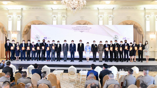 สมาคมธนาคารไทยเข้ารับมอบโล่ “ประกาศเกียรติคุณ” จากนายกรัฐมนตรี