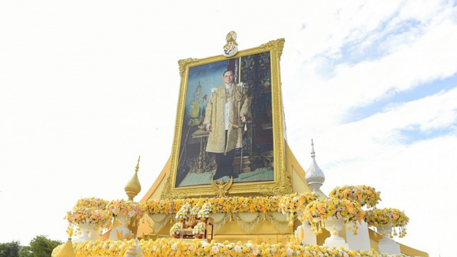 ร่วมพิธีวางพานพุ่มและถวายบังคม เนื่องในวันคล้ายวันพระบรมราชสมภพ พระบาทสมเด็จพระบรมชนกาธิเบศร มหาภูมิพลอดุลยเดชมหาราช บรมนาถบพิตร