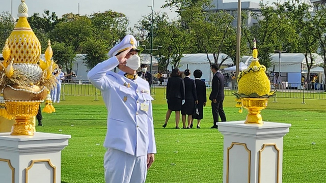 ร่วมพิธีวางพานพุ่มและถวายบังคม เนื่องในวันคล้ายวันพระบรมราชสมภพ พระบาทสมเด็จพระบรมชนกาธิเบศร มหาภูมิพลอดุลยเดชมหาราช บรมนาถบพิตร