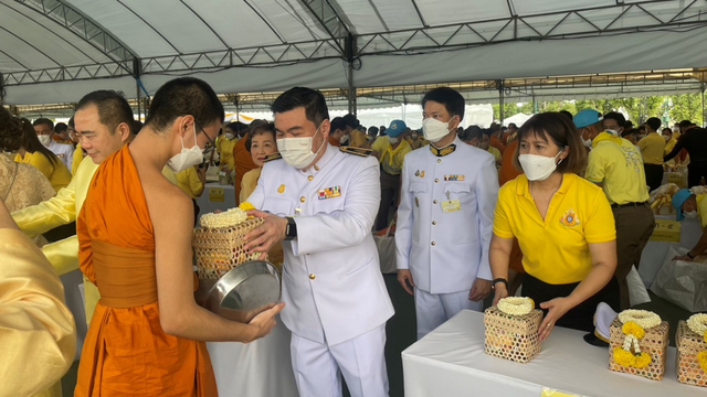 ร่วมพิธีวางพานพุ่มและถวายบังคม เนื่องในวันคล้ายวันพระบรมราชสมภพ พระบาทสมเด็จพระบรมชนกาธิเบศร มหาภูมิพลอดุลยเดชมหาราช บรมนาถบพิตร