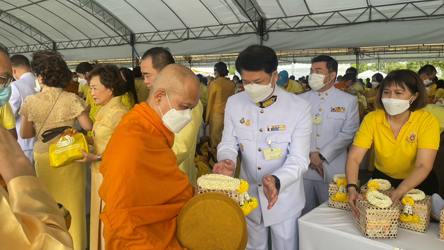 ร่วมพิธีวางพานพุ่มและถวายบังคม เนื่องในวันคล้ายวันพระบรมราชสมภพ พระบาทสมเด็จพระบรมชนกาธิเบศร มหาภูมิพลอดุลยเดชมหาราช บรมนาถบพิตร